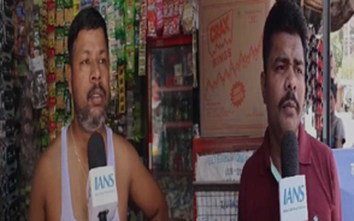 लखनऊ में बिजली कटौती से लोग बेहाल, कहा- अब तो हद हो गई